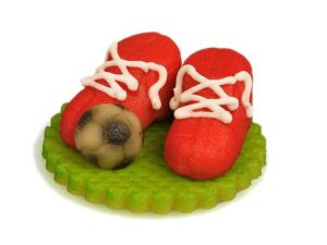 Labdarúgás piros futballcipő labdával - marcipán torta figura - Frischmann Frischmann