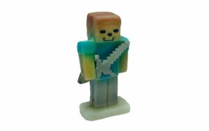 Steve a Minecraft-tól - kék karddal - marcipán figura - Frischmann Frischmann