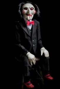 Saw Baba (dekoráció) - Billy Puppet - TOT-MALG100